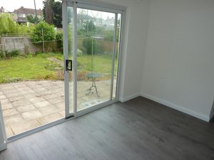 dining room- click for photo gallery